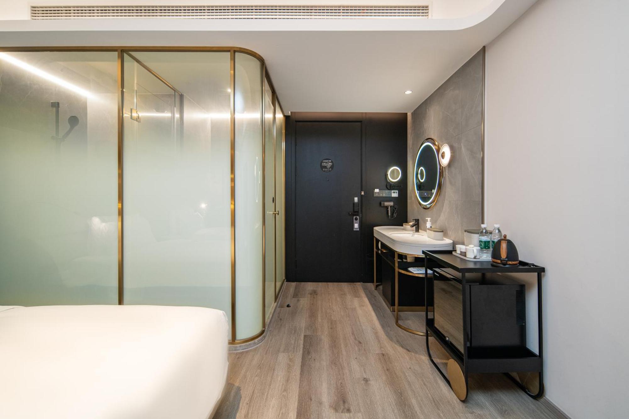Hotel Atour Light Xujiahui Jiaotong 3*